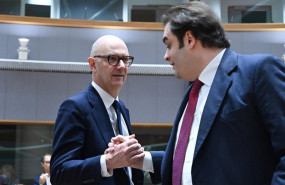 ep archivo   el ministro de economia y finanzas de francia roland lescure junto al presidente del