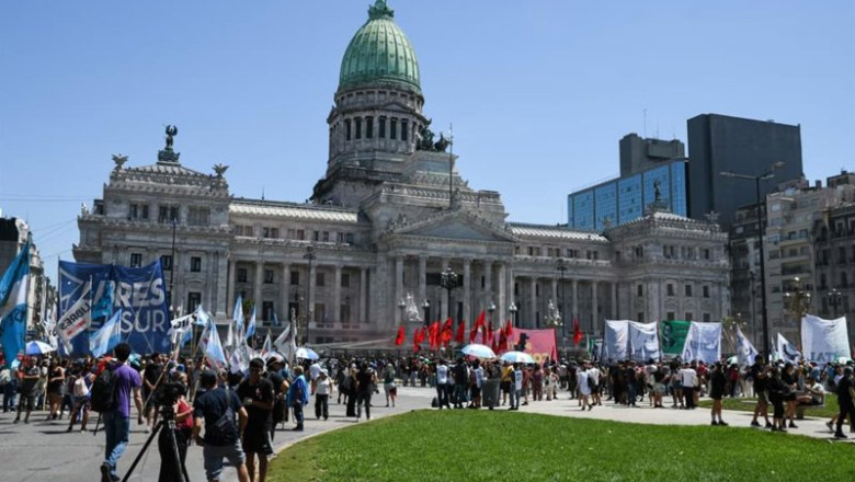 ep archivo manifestacion contra la reforma laboral frente al congreso argentino a 27 de febrero de ep archivo manifestacion contra la reforma laboral frente al congreso argentino a 27 de febrero de