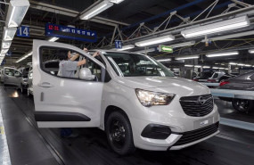 ep archivo   produccion del opel combo en la planta de stellantis vigo