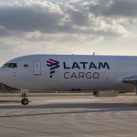 ep avion de transporte de mercancias de latam cargo chile filial de latam group