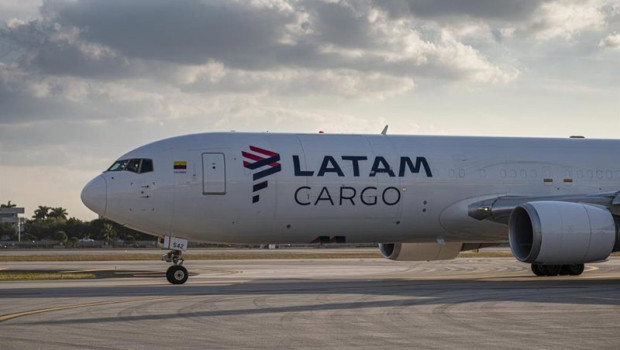 ep avion de transporte de mercancias de latam cargo chile filial de latam group
