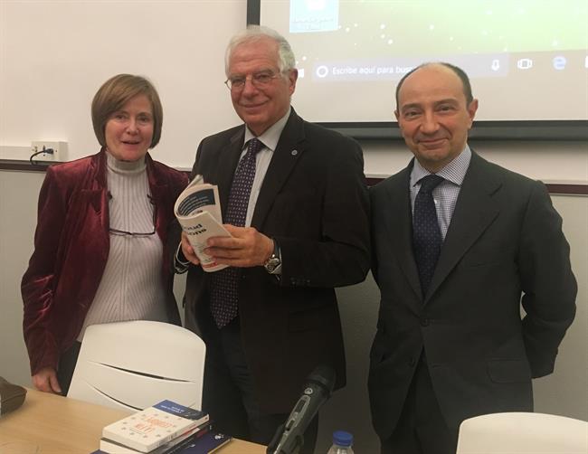 ep borrell centro con raul canosa del ces cardenal cisneros y esther touza