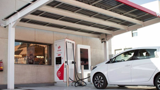 ep cepsa lanza una nueva linea de negocio de recarga electrica para sus clientes profesinales
