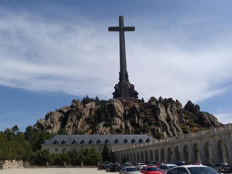 ep cruz del valle de los caidos en cuya basilica esta enterrado el dictador francisco franco ep cruz del valle de los caidos en cuya basilica esta enterrado el dictador francisco franco