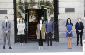 ep el gobierno de madrid se ha sumado a las 1200 horas un minuto de silencio en todo el pais