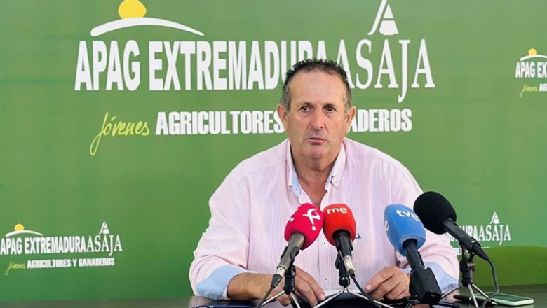 ep el presidente de apag extremadura asaja juan metidieri en rueda de prensa en merida ep el presidente de apag extremadura asaja juan metidieri en rueda de prensa en merida