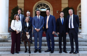 ep el prsidente del gobierno de espana pedro sanchez 1i junto al consejero delegado de cisco chuck