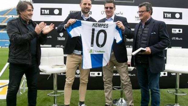 ep futbol- kempes homenajeadohercules 33 anos despuessu adios