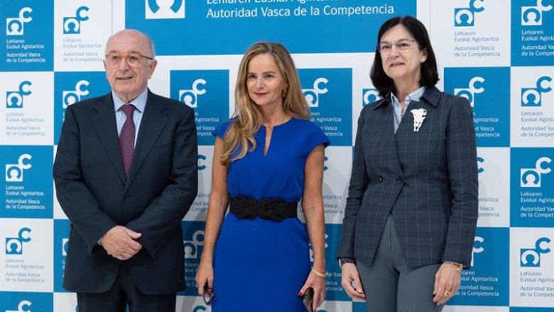 ep i d el excomisario de competencia joaquin almunia la presidenta de la autoridad vasca de la