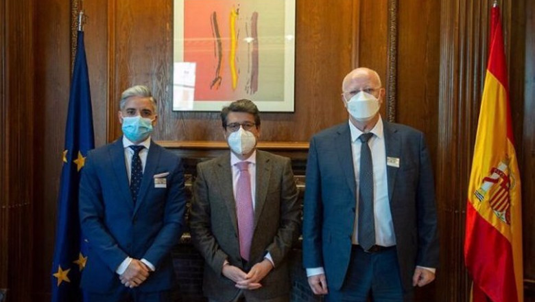 Izq a Dcha: Oscar Bas (Secretario Ejecutivo de Adine), Juan José Matarí (Presidente de la Comisión sobre Seguridad Vial) y Juan Ramón Pérez Vázquez (Presidente de Adine) | ADINE ep izq a dcha oscar bas secretario ejecutivo de adine juan jose matari presidente de la comision