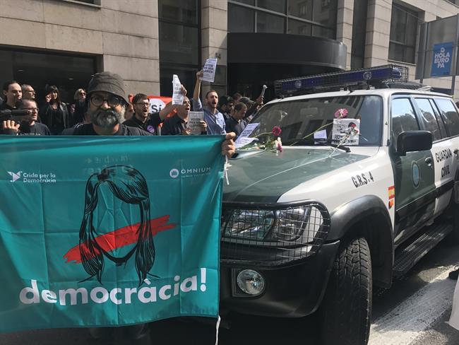 La Guardia Civil en la oficina de la Conselleria de Exteriores. | EUROPA PRESS ep la guardia civilla oficinala conselleriaexteriores