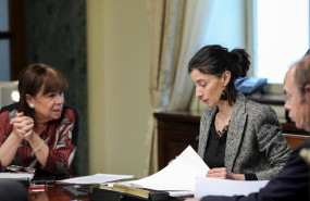 ep la vicepresidenta primera del senado cristina narbona i y la presidenta de la mesa del senado