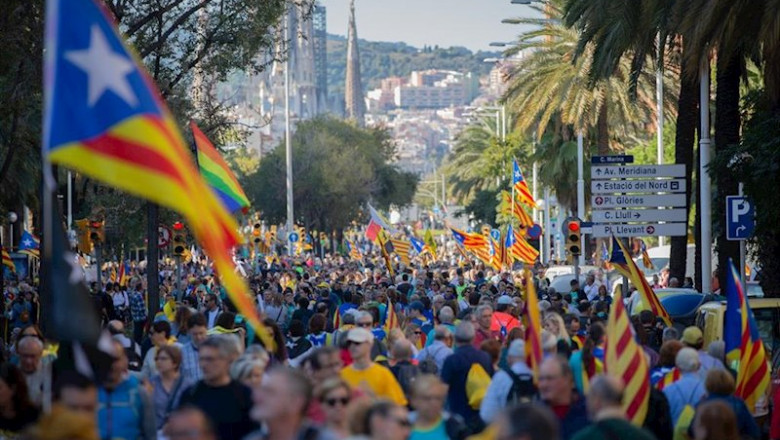 ep manifestacion de anc y mnium cultural contra la sentencia del proceso independentista con el lema