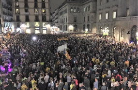 ep miles de asistentes en la concentracion de anc y mnium en la plaza sant jaume de barcelona contra