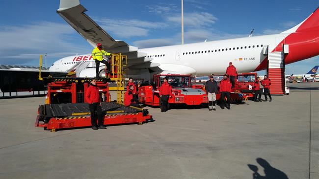 Nuevos uniformes de 'handling' de Iberia | EUROPA PRESS - Archivo ep nuevos uniformes de handling de iberia