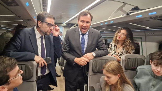 ep oscar puente en un tren avril