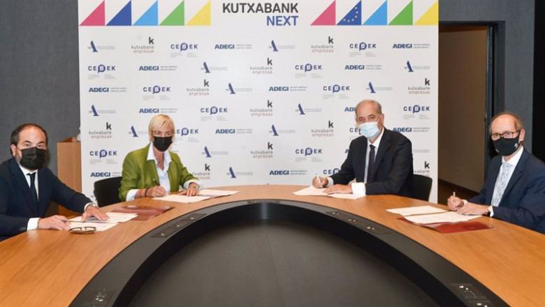 Pascal Gómez, presidente de SEA Empresas Alavesas - Carolina Pérez de Toledo, presidenta de CEBEK - Javier García Lurueña, Consejero delegado de Kutxabank - Eduardo Junkera, presidente de Adegi. | KUTXABANK ep pascal gomez presidente de sea empresas alavesas carolina perez de toledo presidenta de cebek