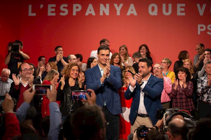 ep pedro sanchez meritxell batet miquel iceta y lex pastor en un mitin del psc en badalona barcelona