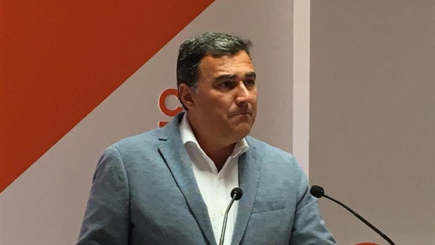 ep portavozcsmalagaparlamentario andaluzla formacion naranja carlos hernandez white en ruedaprensamalaga