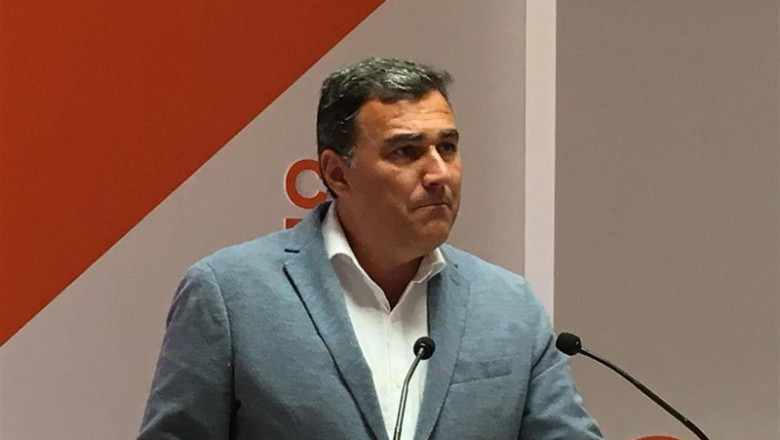 ep portavozcsmalagaparlamentario andaluzla formacion naranja carlos hernandez white en ruedaprensamalaga