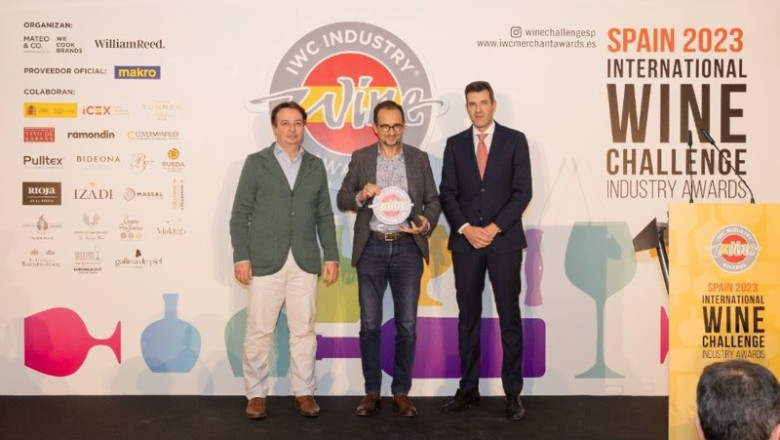 ep primeras marcas recibe el premio de mejor distribuidora de espana en los international wine ep primeras marcas recibe el premio de mejor distribuidora de espana en los international wine