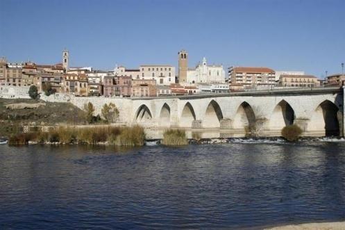 El puente de Tordesillas sobre el Duero que atraviesa el Toro de la Vega | AYUNTAMIENTO DE TORDESILLAS ep puentetordesillasdueroatraviesatorola vega