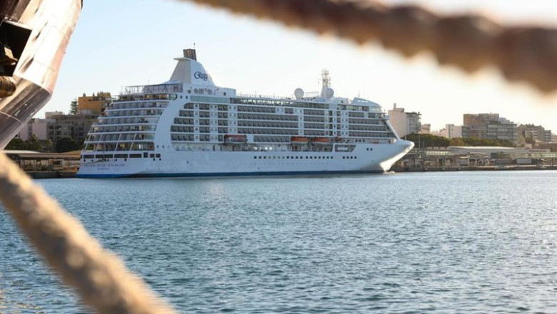 ep un crucerto atracado en el puerto de almeria