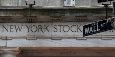 vue de l entree de nyse wall street a new york etats unis 20250530091016 